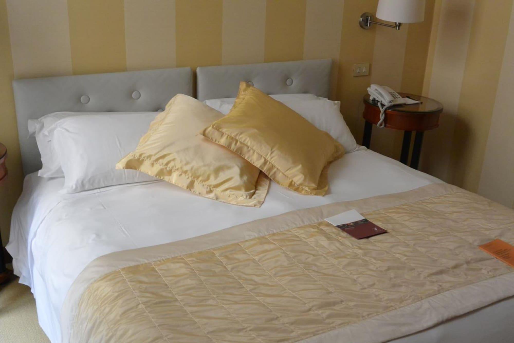 Hotel Gran Duca Di York Milan Exterior photo